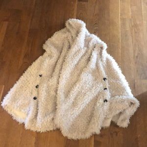 White, faux fur, sleeveless cape
